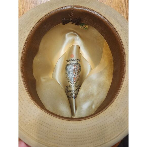 VTG 70’s Cavanagh New York Tan Suede Fedora Hat With Feather Detail Size 7 3/8 - Picture 6 of 9